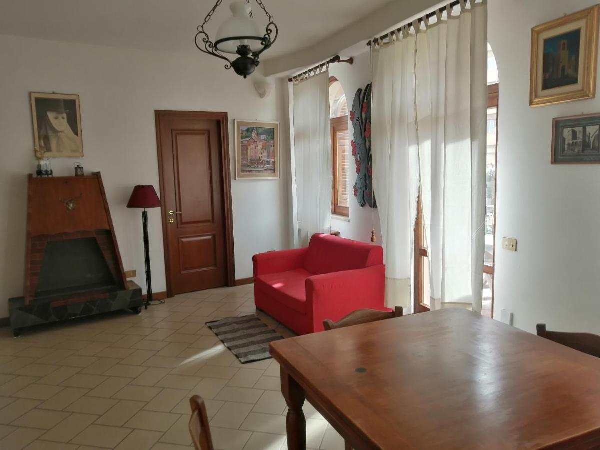 Residenza Schinardi Hotel Oristano Bagian luar foto